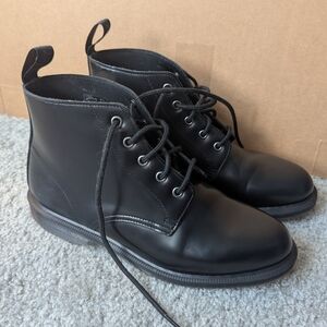 Dr Martens Emmaline Smooth Lace Up Boots Size 9